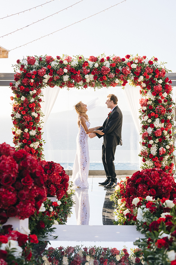 luxurious-red-white-wedding-santorini-stunning-florals_08