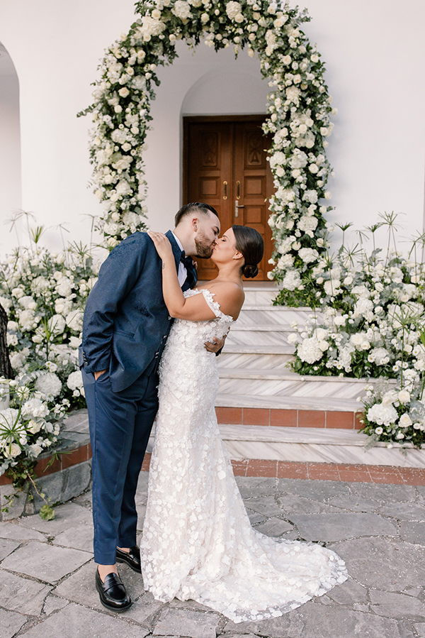 luxurious-summer-wedding-thessaloniki-impressive-floral-arrangments-white-shades_03x
