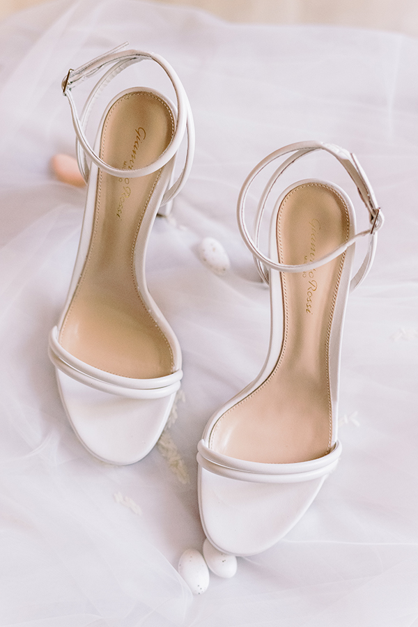 romantic-chic-wedding-corfu-peach-light-blue-blooms_05