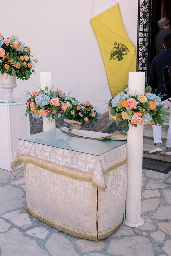 romantic-chic-wedding-corfu-peach-light-blue-blooms_10