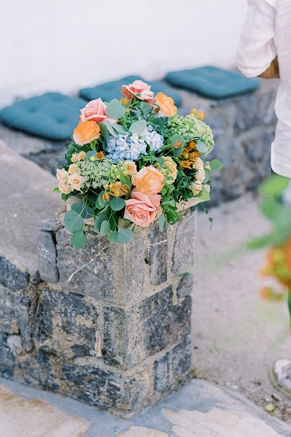 romantic-chic-wedding-corfu-peach-light-blue-blooms_14