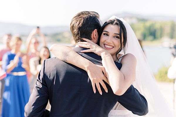 romantic-chic-wedding-corfu-peach-light-blue-blooms_18