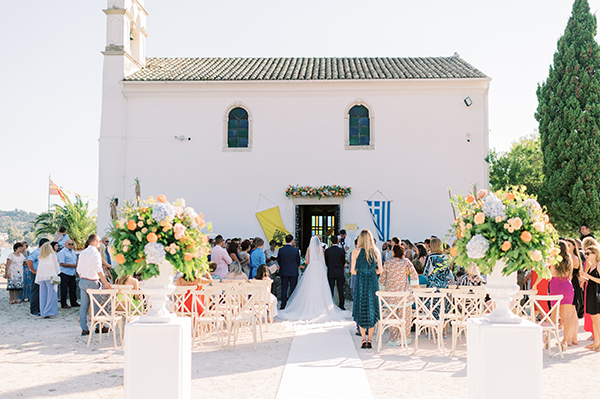 romantic-chic-wedding-corfu-peach-light-blue-blooms_18z