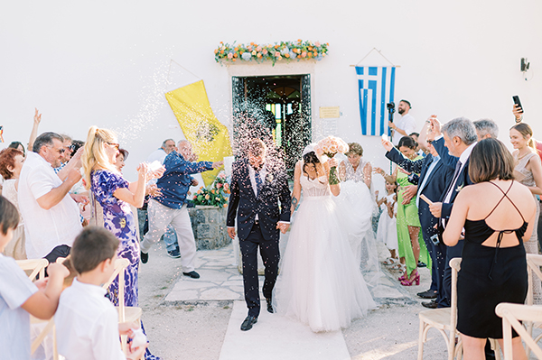 romantic-chic-wedding-corfu-peach-light-blue-blooms_22
