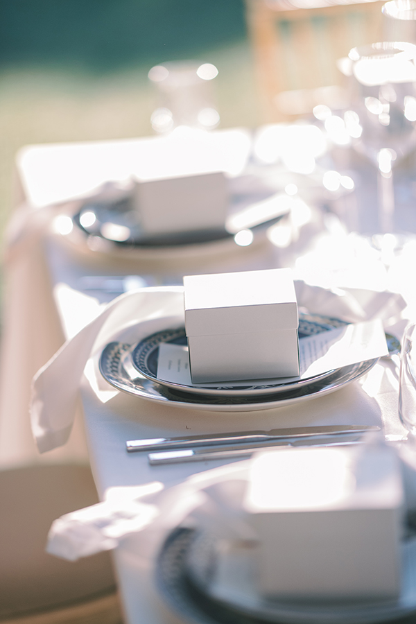 romantic-chic-wedding-corfu-peach-light-blue-blooms_26