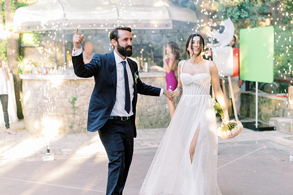 romantic-chic-wedding-corfu-peach-light-blue-blooms_34