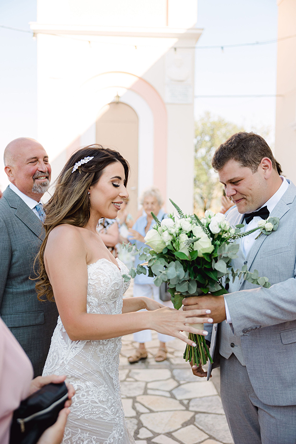 romantic-fall-wedding-kefalonia-eucalyptus-white-florals_13