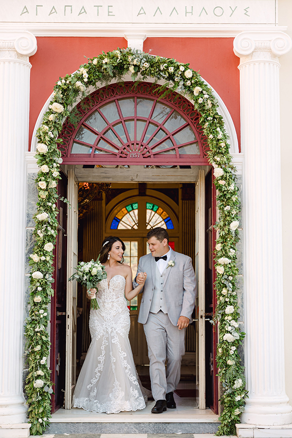 romantic-fall-wedding-kefalonia-eucalyptus-white-florals_17