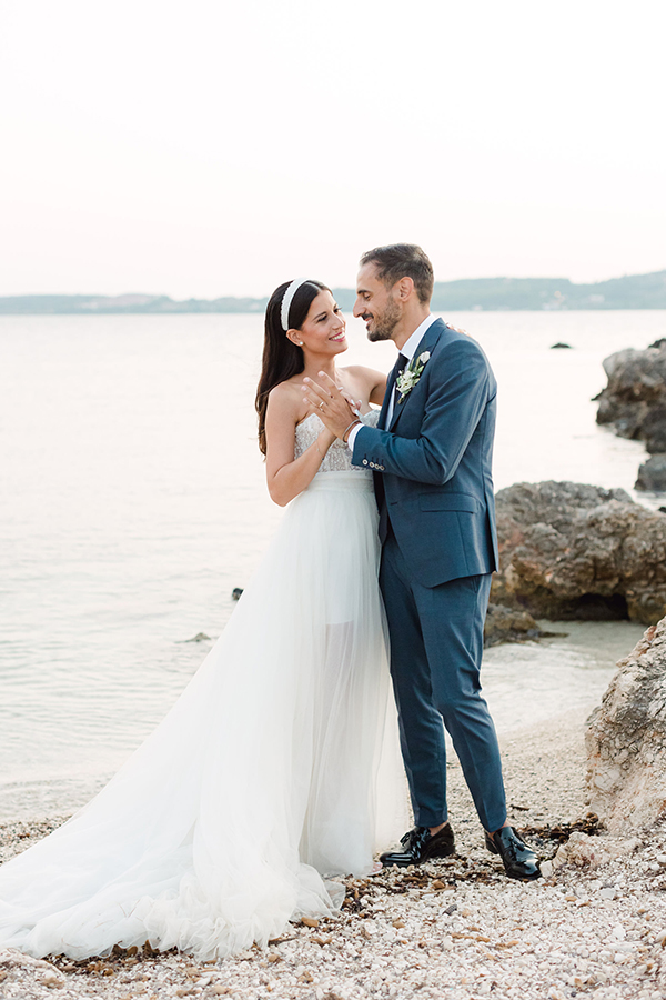 romantic-summer-wedding-kefalonia-white-blooms-rustic-flair_02