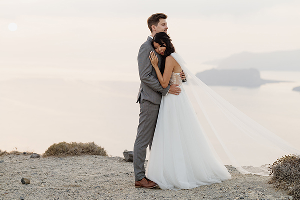 rustic-chic-wedding-santorini-romantic-snapshots-mesmerizing-backdrops_05x