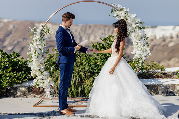 rustic-chic-wedding-santorini-romantic-snapshots-mesmerizing-backdrops_46
