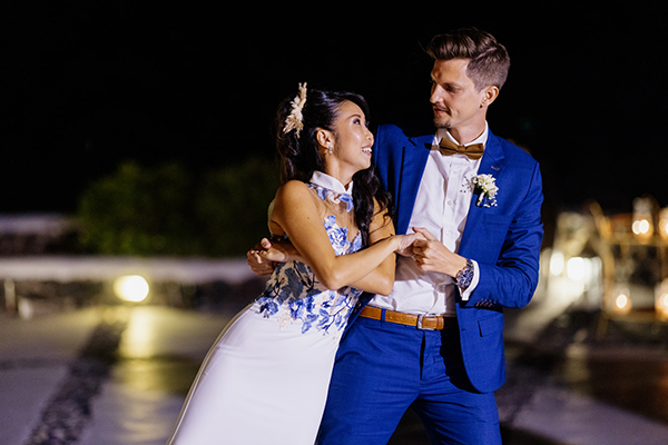 rustic-chic-wedding-santorini-romantic-snapshots-mesmerizing-backdrops_70