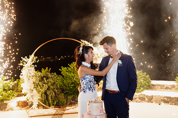 rustic-chic-wedding-santorini-romantic-snapshots-mesmerizing-backdrops_72