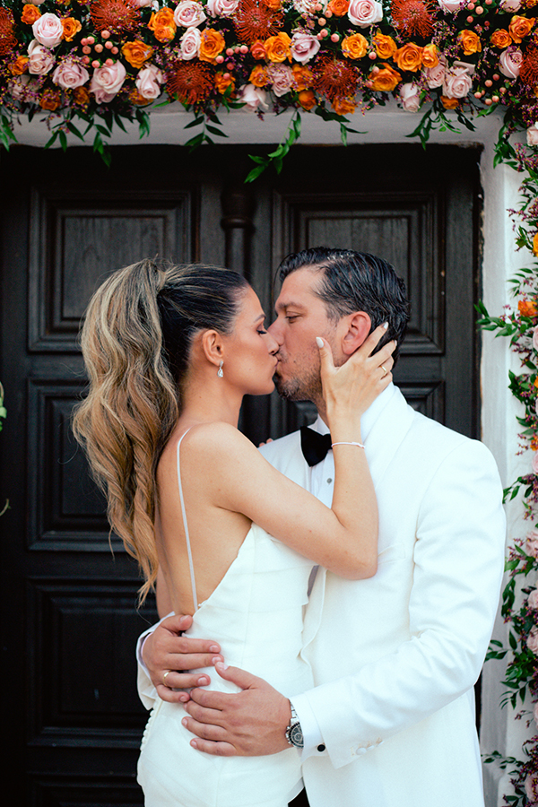 lovely-rustic-wedding-monemvasia-pretty-florals-orange-tones_02