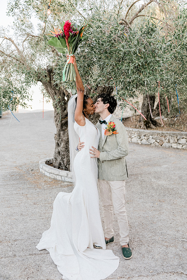 multi-cultural-summer-wedding-ithaca-exotic-florals_34