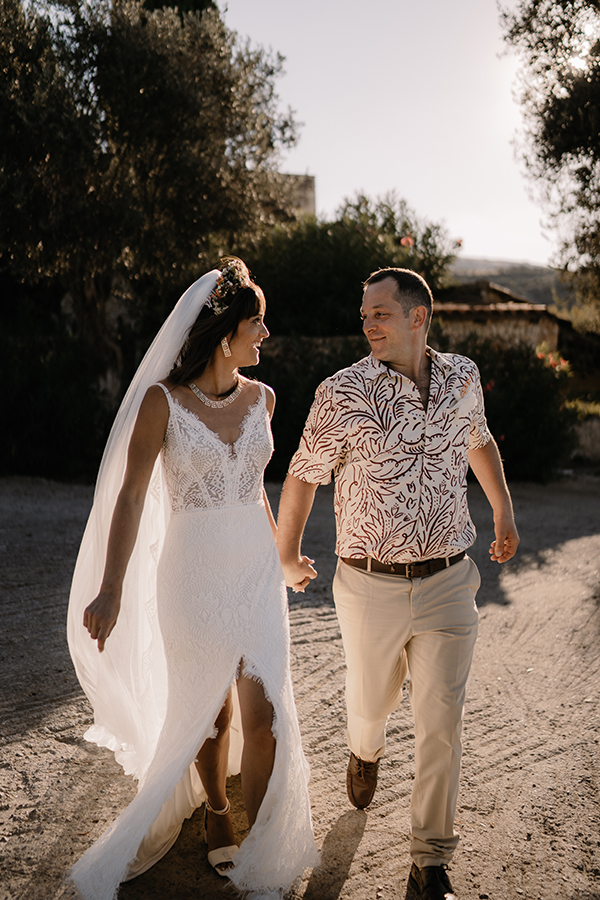 boho-fall-wedding-crete-lovely-pampas-grass-rustic-details_03x