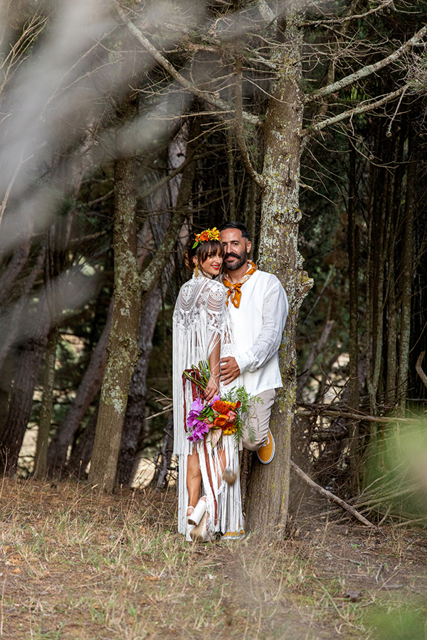 modern-summer-wedding-tinos-mexican-influences-colorful-flowers_02