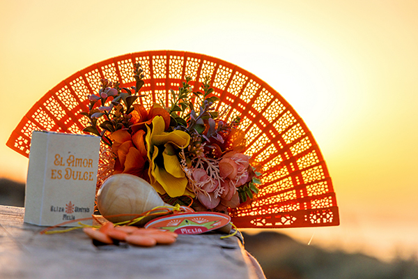 modern-summer-wedding-tinos-mexican-influences-colorful-flowers_06