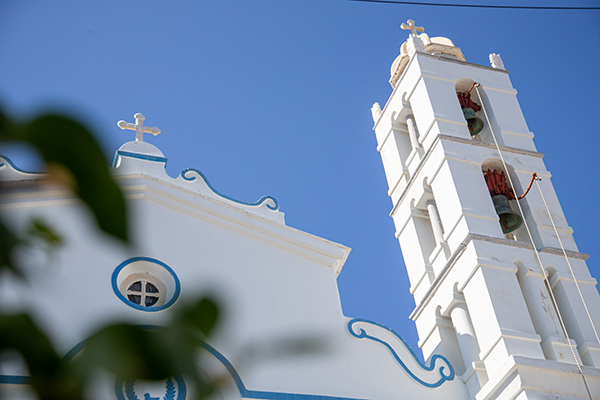 modern-summer-wedding-tinos-mexican-influences-colorful-flowers_11