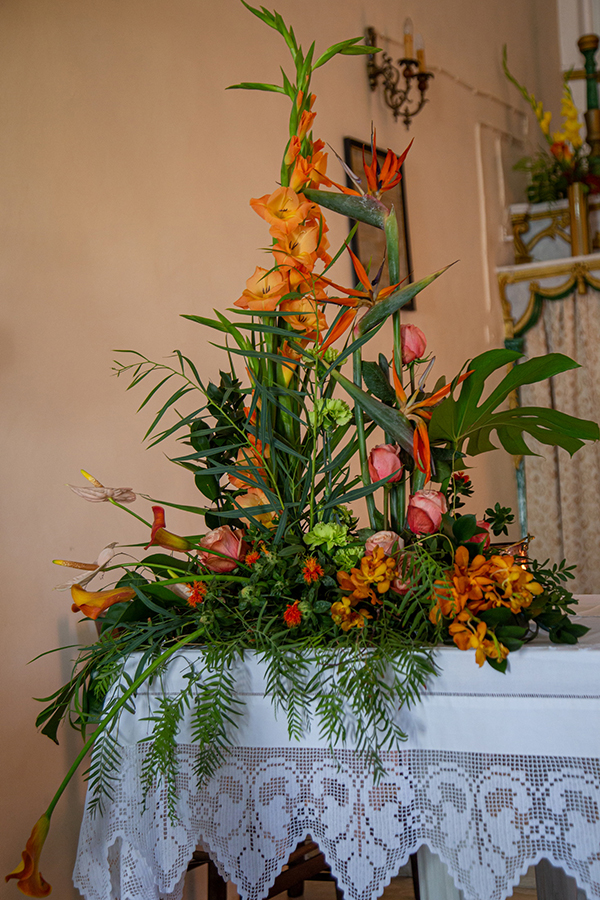 modern-summer-wedding-tinos-mexican-influences-colorful-flowers_14