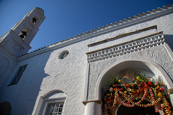 modern-summer-wedding-tinos-mexican-influences-colorful-flowers_18