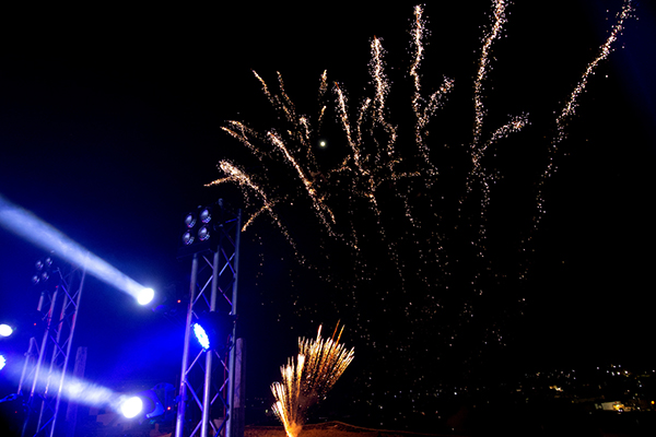 modern-summer-wedding-tinos-mexican-influences-colorful-flowers_33