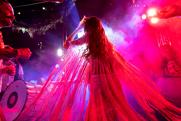 modern-summer-wedding-tinos-mexican-influences-colorful-flowers_35