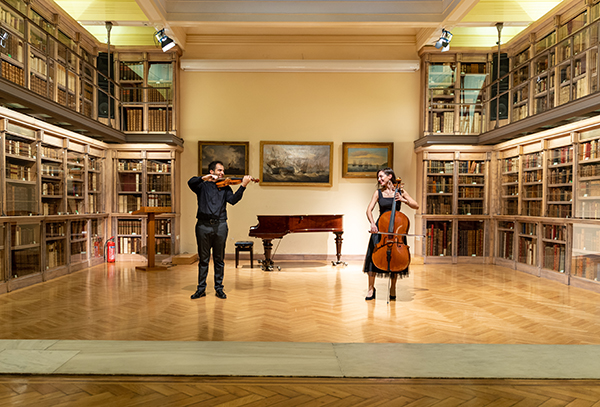 beautiful-instrumental-melodies-wedding-one-cello-n-a-half_06