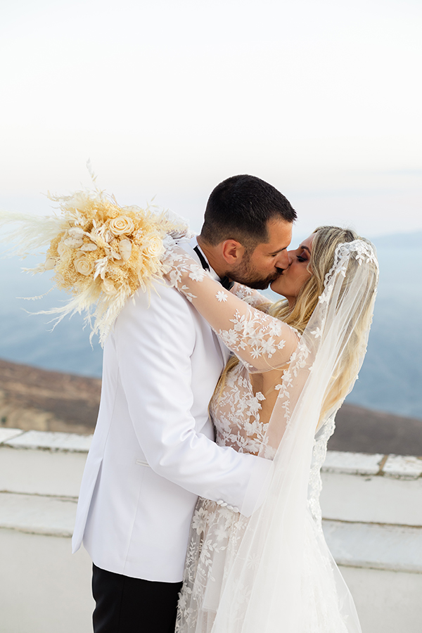 gorgeous-summer-wedding-tinos-bohemian-flair_03