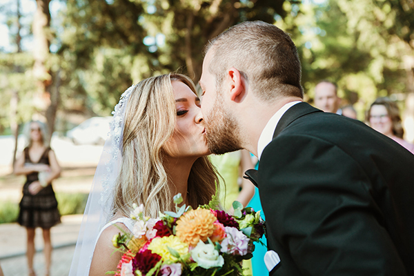 modern-fall-wedding-thessaloniki-colorful-flowers_08