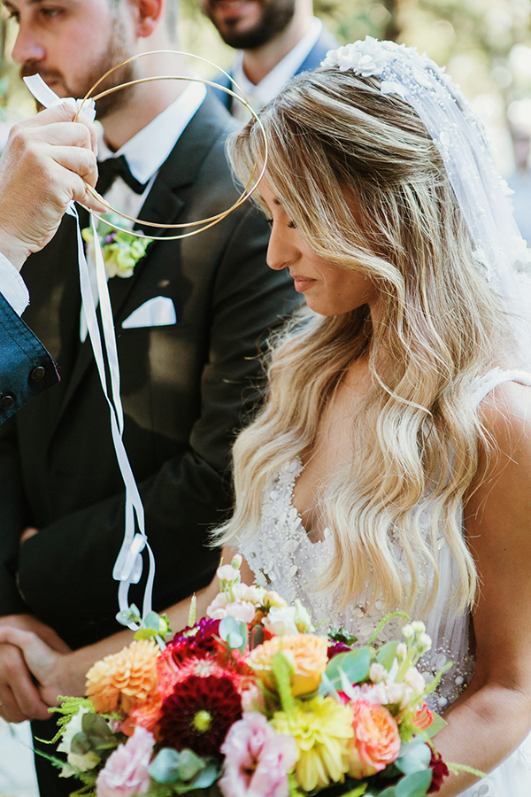 modern-fall-wedding-thessaloniki-colorful-flowers_10x