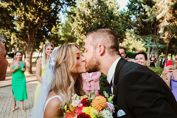 modern-fall-wedding-thessaloniki-colorful-flowers_14