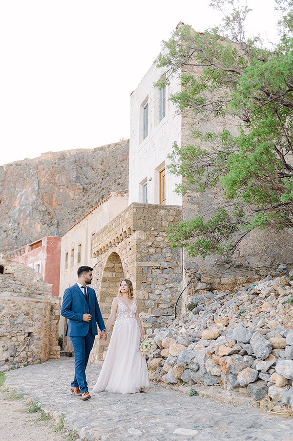 pretty-fall-wedding-sparta-peach-and-white-hues_02