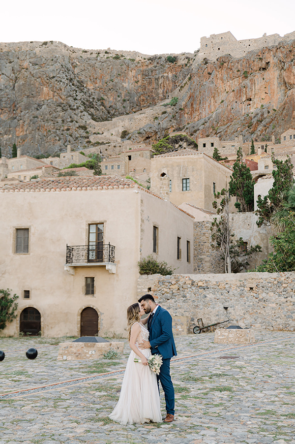 pretty-fall-wedding-sparta-peach-and-white-hues_07