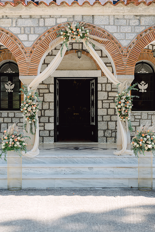 pretty-fall-wedding-sparta-peach-and-white-hues_23