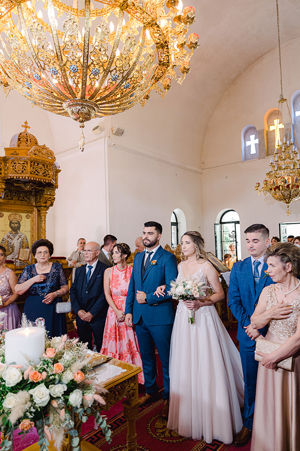 pretty-fall-wedding-sparta-peach-and-white-hues_36