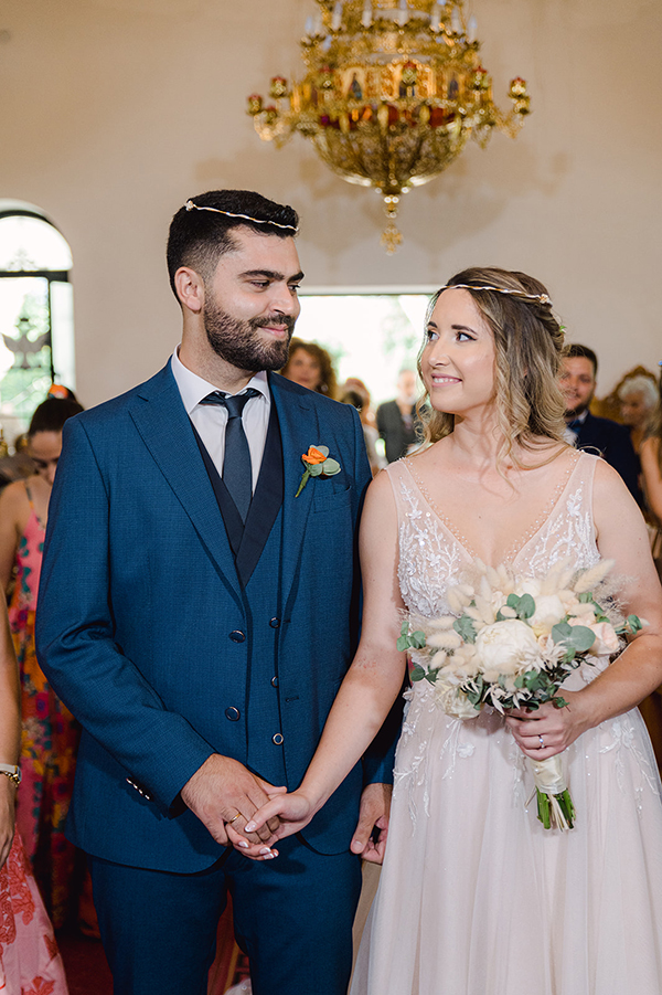 pretty-fall-wedding-sparta-peach-and-white-hues_41