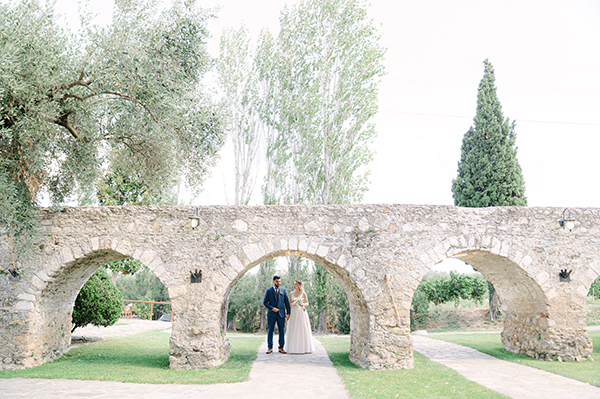 pretty-fall-wedding-sparta-peach-and-white-hues_46x