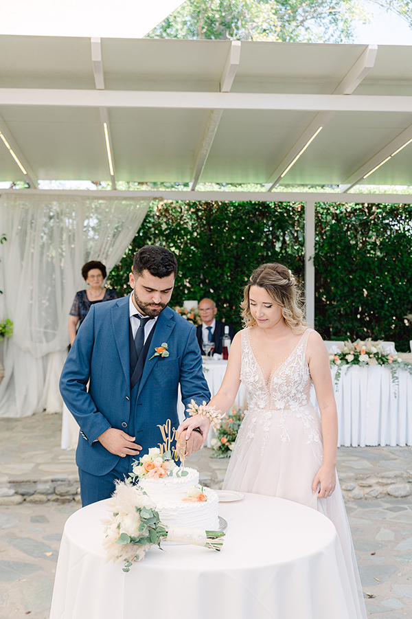 pretty-fall-wedding-sparta-peach-and-white-hues_55