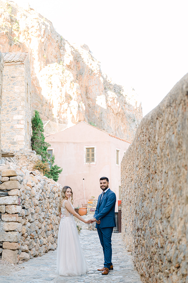 pretty-fall-wedding-sparta-peach-and-white-hues_65