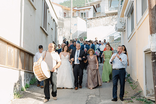 romantic-summer-wedding-greece-fresh-dried-flowers_19