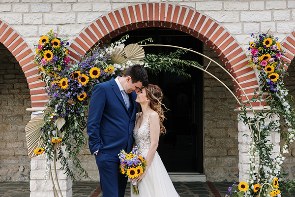 romantic-summer-wedding-sunflowers-kastoria_01x