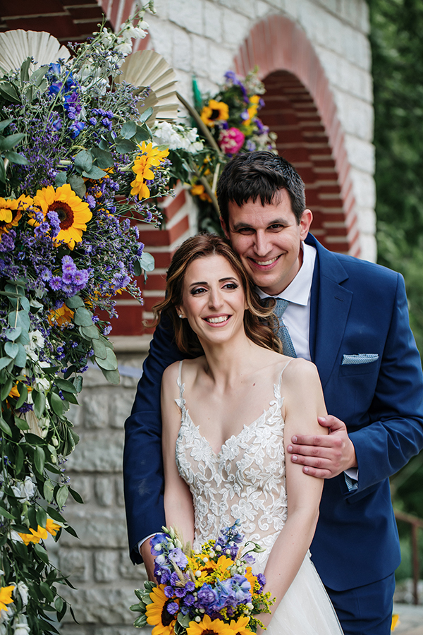 romantic-summer-wedding-sunflowers-kastoria_02
