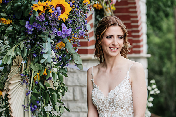 romantic-summer-wedding-sunflowers-kastoria_03