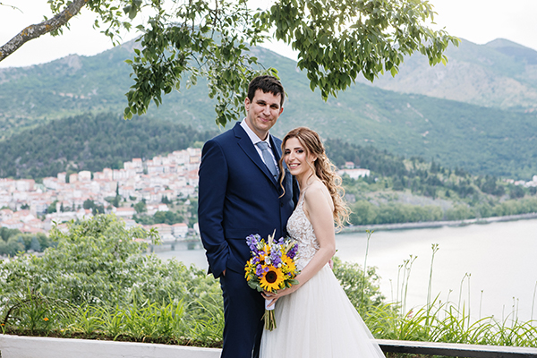 romantic-summer-wedding-sunflowers-kastoria_04