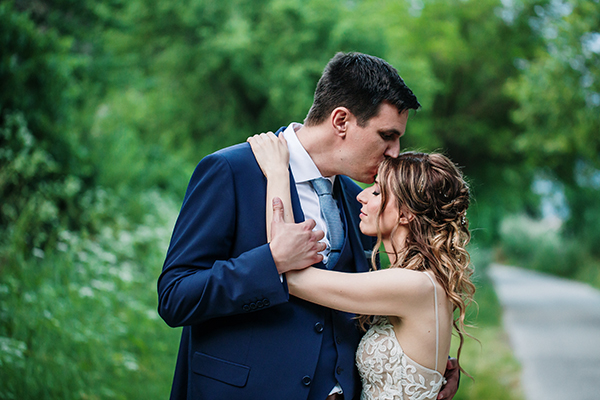 romantic-summer-wedding-sunflowers-kastoria_08