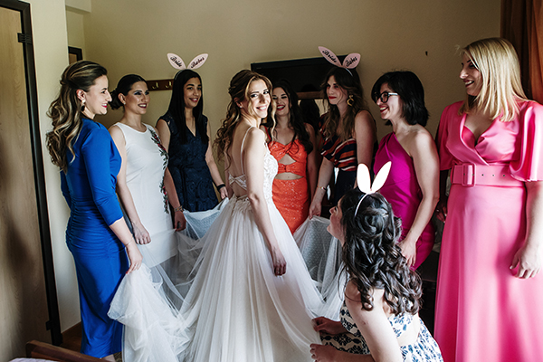 romantic-summer-wedding-sunflowers-kastoria_09