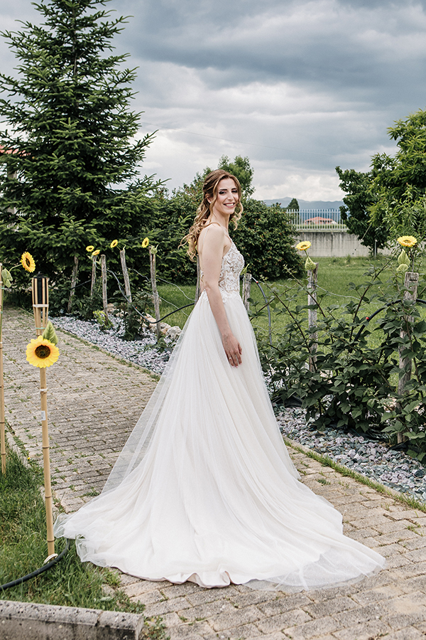 romantic-summer-wedding-sunflowers-kastoria_10