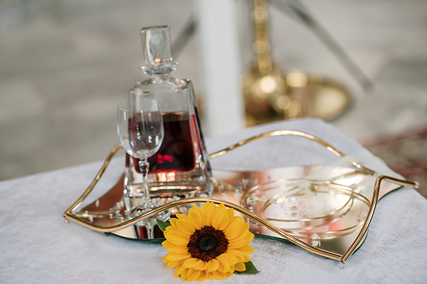 romantic-summer-wedding-sunflowers-kastoria_25x