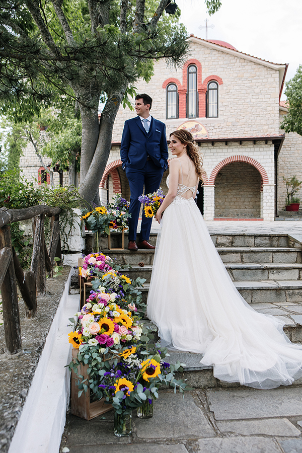 romantic-summer-wedding-sunflowers-kastoria_28